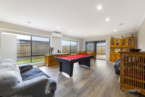 Property photo of 15 Cinnamon Street Drouin VIC 3818