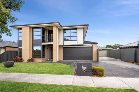 8 Eastlakes Bvd, Lara, VIC 3212