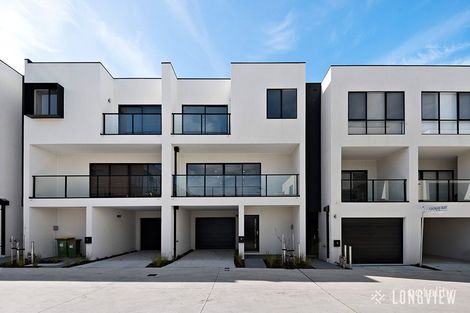 Property photo of 18 Foxoman Way Pakenham VIC 3810