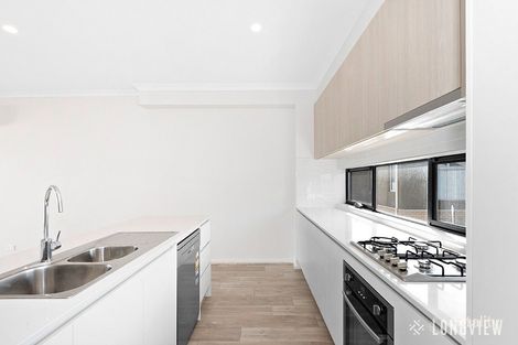 Property photo of 18 Foxoman Way Pakenham VIC 3810