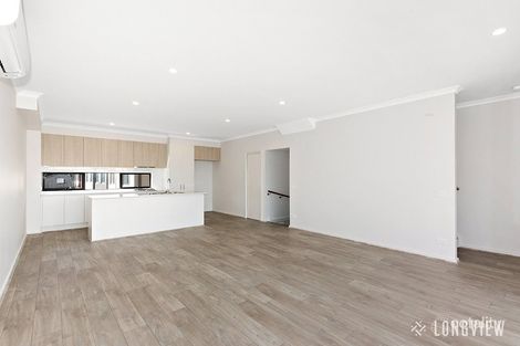 Property photo of 18 Foxoman Way Pakenham VIC 3810