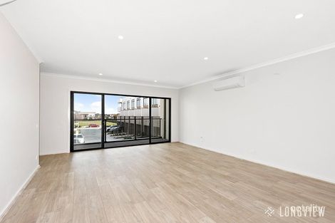 Property photo of 18 Foxoman Way Pakenham VIC 3810