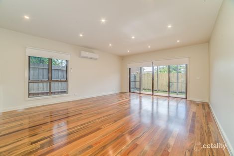 Property photo of 2/213 Lawrence Road Mount Waverley VIC 3149