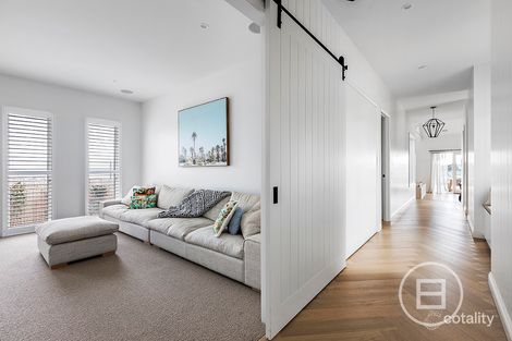 Property photo of 10 Oxford Road Sorrento VIC 3943