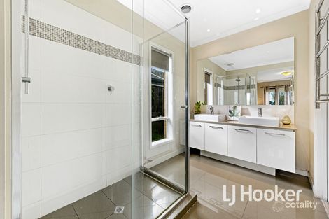 Property photo of 9 Flemington Way Clyde North VIC 3978