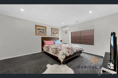 Property photo of 5 Dight Way Mickleham VIC 3064