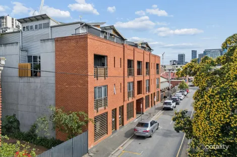 2/21 Russell St, Adelaide, SA 5000