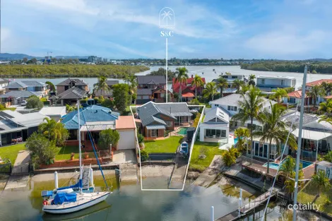 Property photo of 22 Hume Parade Paradise Point QLD 4216