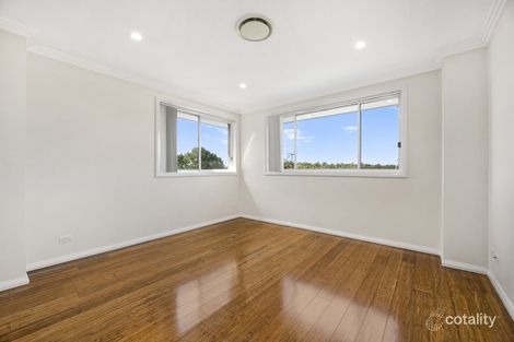 2d Evans Rd, Hornsby Heights, NSW 2077