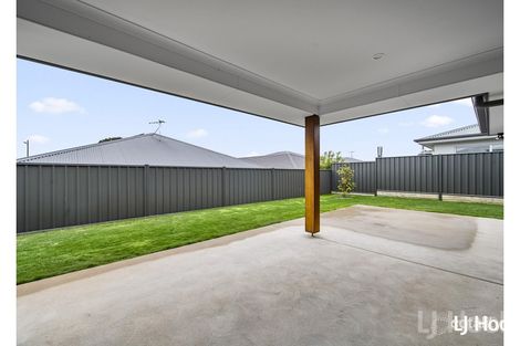 Property photo of 108 Weatherstone Circuit Googong NSW 2620