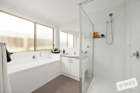 Property photo of 2/16 Chirnside Road Berwick VIC 3806