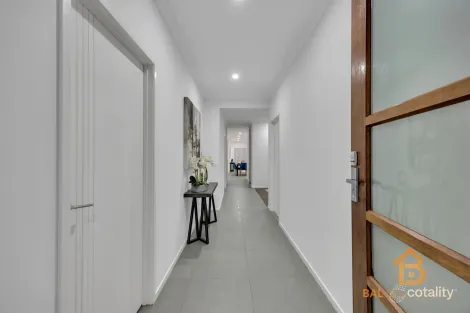 Property photo of 14 Legrange Crescent Fraser Rise VIC 3336