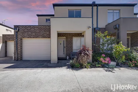 Property photo of 3/12 Fishburn Grove Harkness VIC 3337