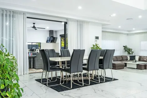 Property photo of 8 Figtree Crescent Glen Alpine NSW 2560