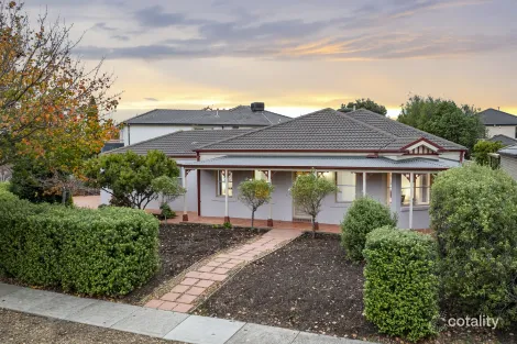 Property photo of 31 Fuchsia Crescent Point Cook VIC 3030