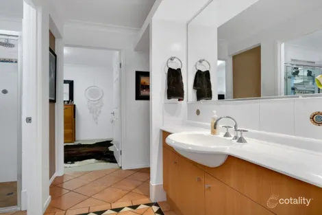 Property photo of 129 Mulgrave Crescent Forest Lake QLD 4078