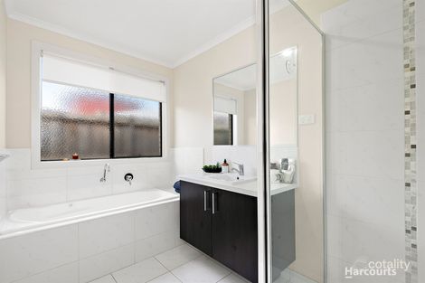 Property photo of 5 Alice Mary Road Cranbourne West VIC 3977