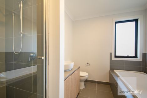 Property photo of 1 Bliss Walk Fraser Rise VIC 3336