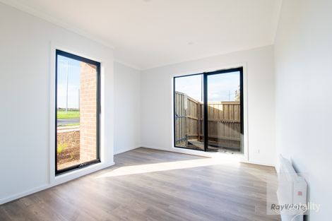 Property photo of 1 Bliss Walk Fraser Rise VIC 3336