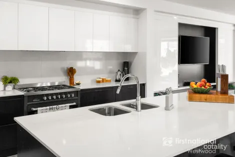 Property photo of 27 Filmont Drive Werribee VIC 3030