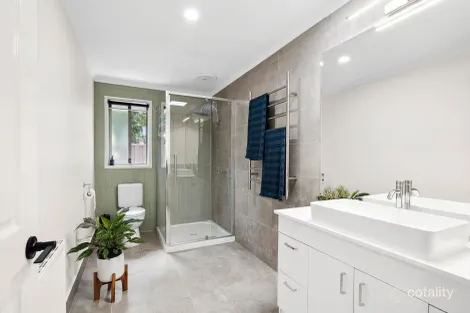 Property photo of 4 Jemacra Place Mount Clear VIC 3350