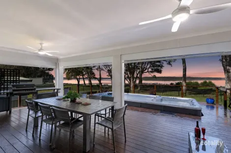 Property photo of 98 Diamond Head Drive Budgewoi NSW 2262
