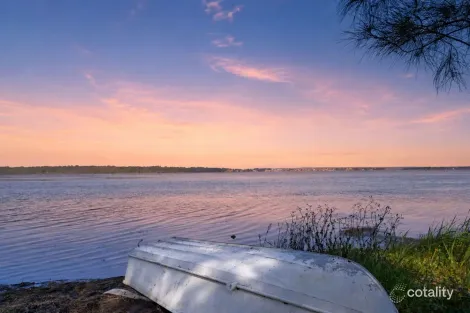 Property photo of 98 Diamond Head Drive Budgewoi NSW 2262