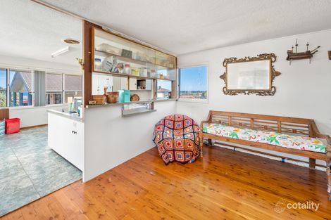 Property photo of 2 Mawson Close Caves Beach NSW 2281