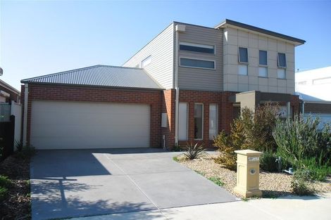 7 Hawksbury Grn, Caroline Springs, VIC 3023