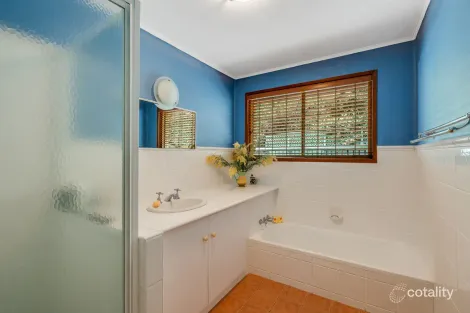 Property photo of 4 Wendy Court Mount Lofty QLD 4350