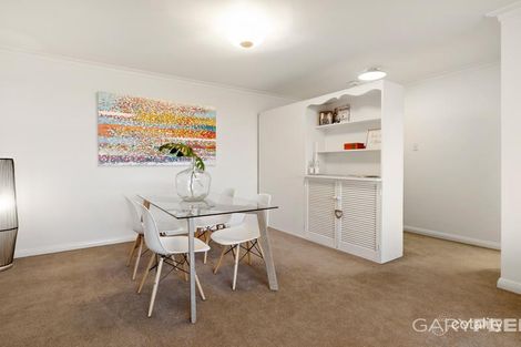Property photo of 11/2 Selwyn Avenue Elwood VIC 3184