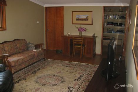 Property photo of 4 Thurlow Close Bolwarra NSW 2320