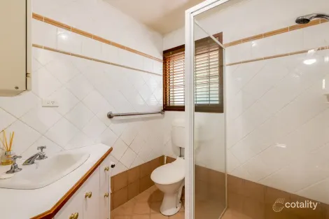 Property photo of 4 Wendy Court Mount Lofty QLD 4350