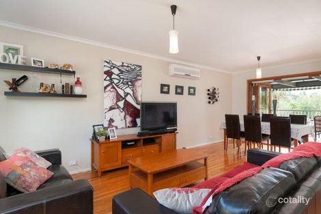 Property photo of 5 Wyuna Walk Mooroolbark VIC 3138