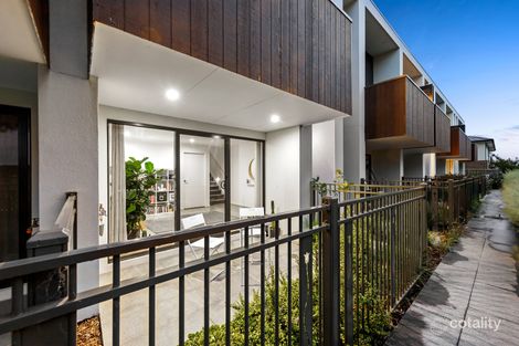 Property photo of 10 Bavadia Place Keysborough VIC 3173