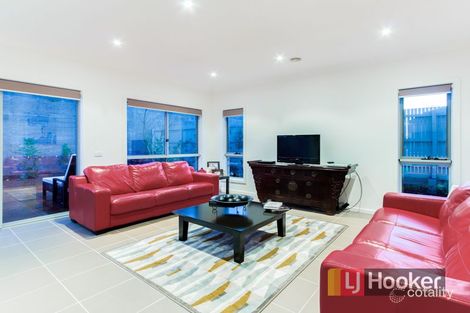 Property photo of 34 Barrier Reef Circuit Endeavour Hills VIC 3802