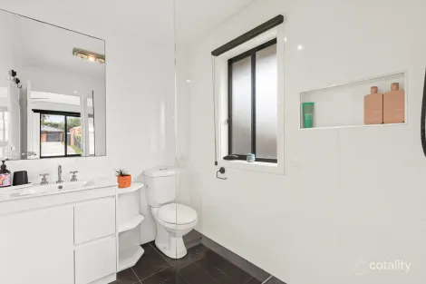 Property photo of 10 Heytesbury Drive Leopold VIC 3224