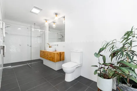 Property photo of 57 Wilde Street Wynnum QLD 4178