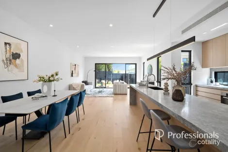 Property photo of 18 Oak Hill Road Mount Waverley VIC 3149