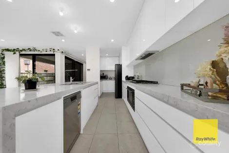 77 ALEXO RD, MICKLEHAM, VIC 3064