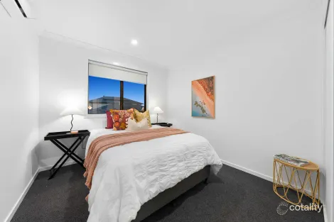 Property photo of 121 Lakeridge Drive Wollert VIC 3750