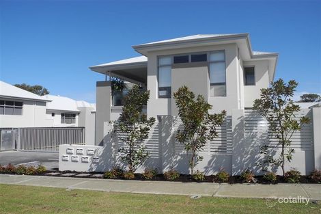 43 Deanmore Rd, Scarborough, WA 6019