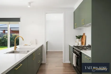 Property photo of 42 Sarakos Circuit Wangaratta VIC 3677