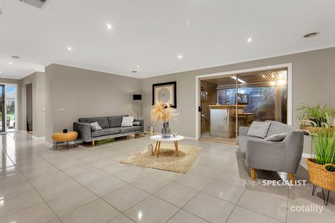 Property photo of 33 Flametree Circuit Cranbourne VIC 3977