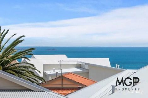 Property photo of 5 Walba Place Coogee WA 6166