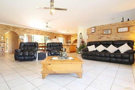 Property photo of 4 Albert Place Sandstone Point QLD 4511