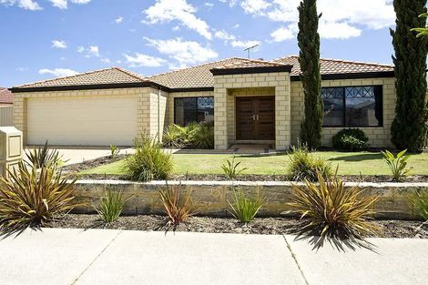 4 Ambleside Pde, Waikiki, WA 6169