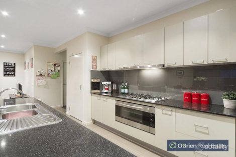 Property photo of 18 Dalton Way Cranbourne East VIC 3977