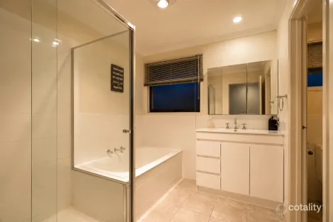 Property photo of 1/22 Hutton Avenue Ferntree Gully VIC 3156