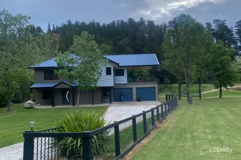 8 Nicholson St, Porepunkah, VIC 3740